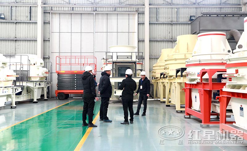 用戶(hù)來(lái)廠考察制砂機(jī)設(shè)備